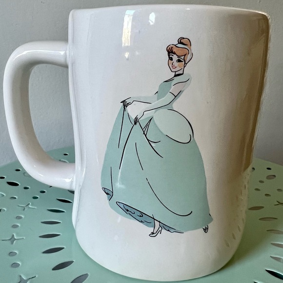 Rae Dunn Disney Princess Cinderella mug NWOT - Picture 3 of 4